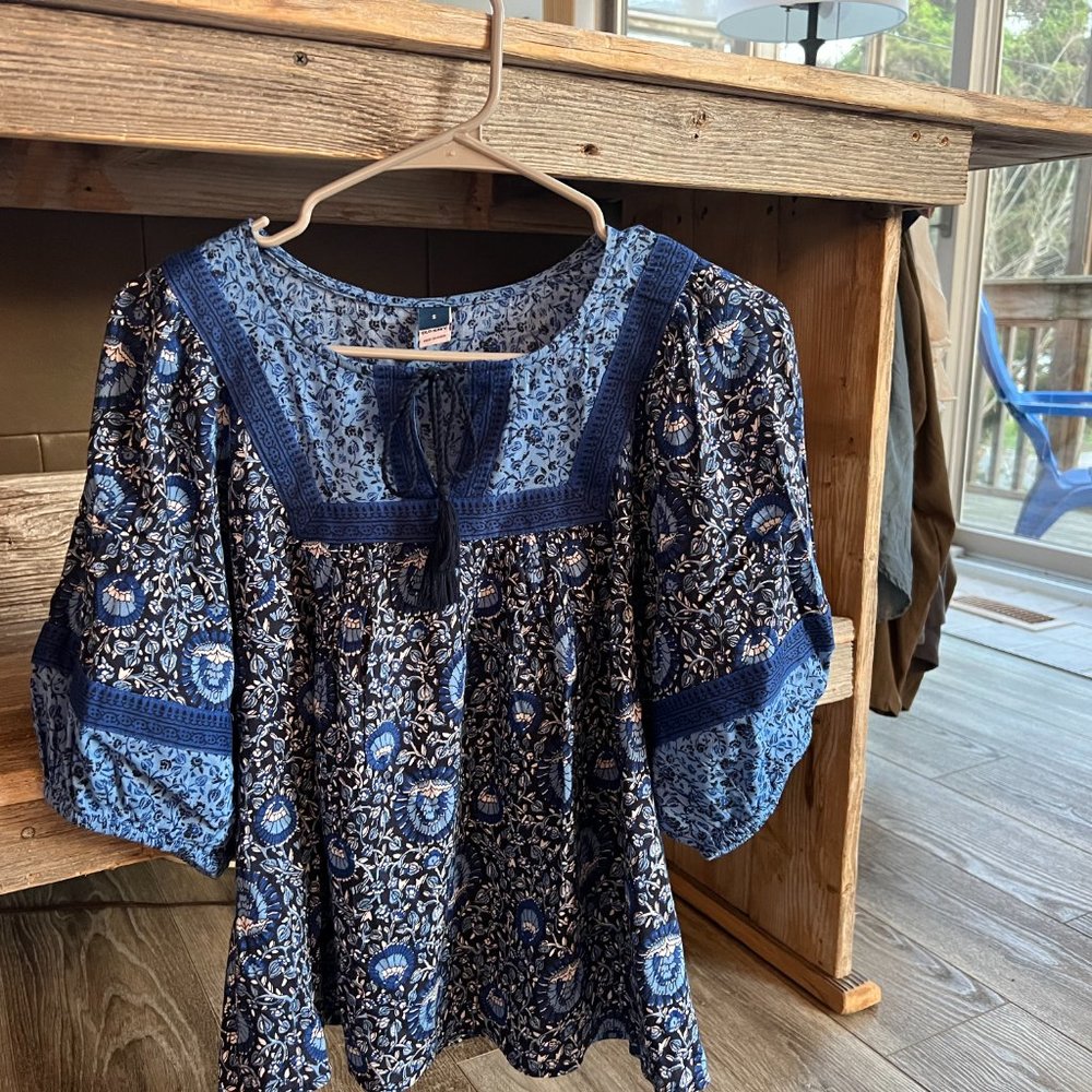 Beautiful, summery, floral peasant top